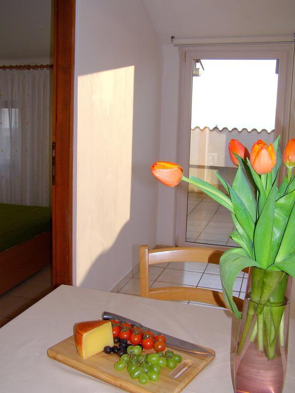 Apartments Renata Pinezići Δωμάτιο φωτογραφία